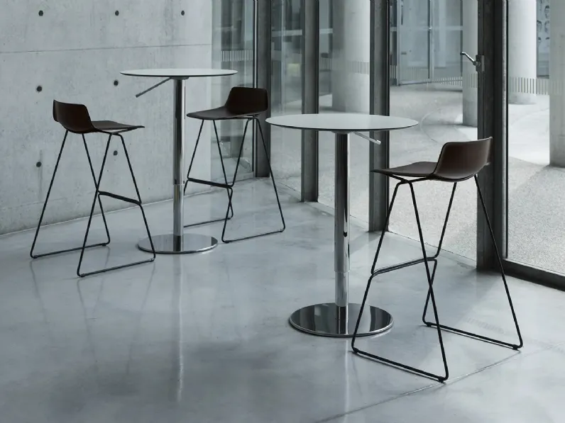 Sgabello in legno curvato Pressious di Horm