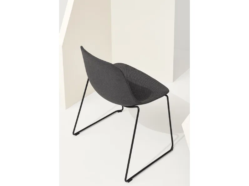 Sedia Pure Loop Maxi Sled di Infiniti