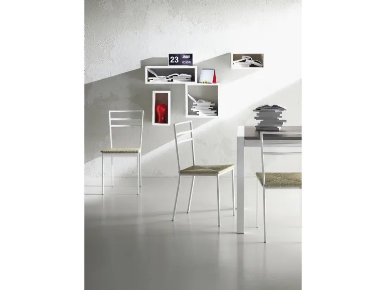 Sedia Quadrifoglio in metallo con seduta in paglia sintetica di Scavolini