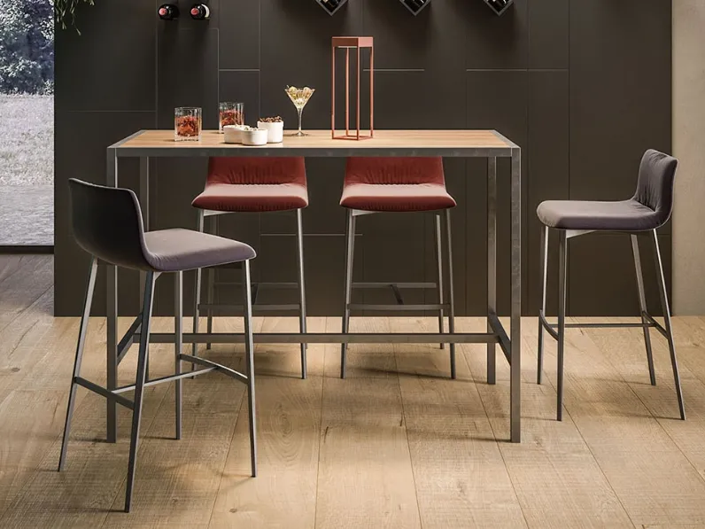 Sgabello Nirvana in tessuto con gambe in metallo di Ronda Design