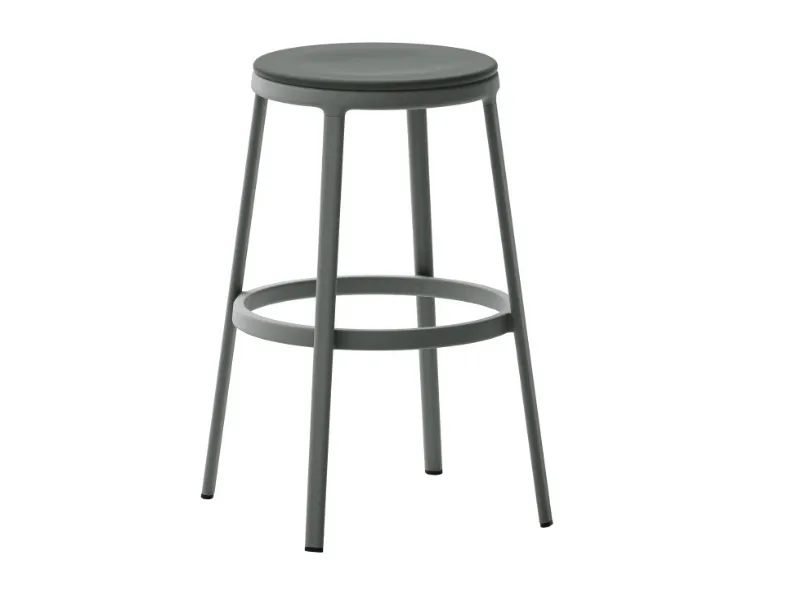 Sgabello Round in polipropilene con struttura in metallo di Veneta Cucine