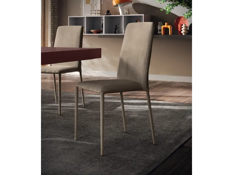 Sedia Cloe rivestita in tessuto di Scavolini