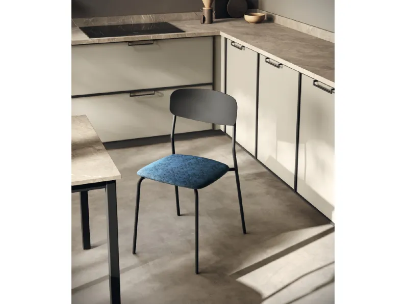 Sedia impilabile Sam di Scavolini