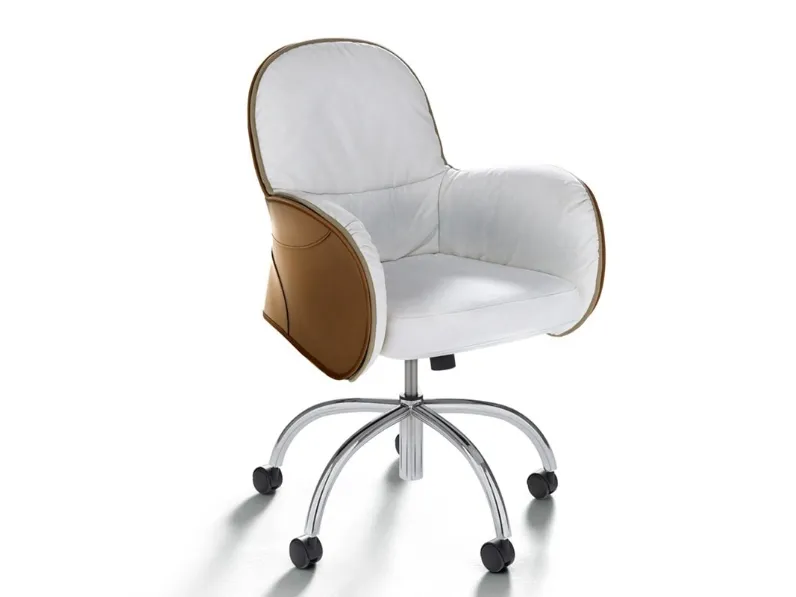 Sedia imbottita Serbelloni in tessuto con schienale in cuoio di De Padova