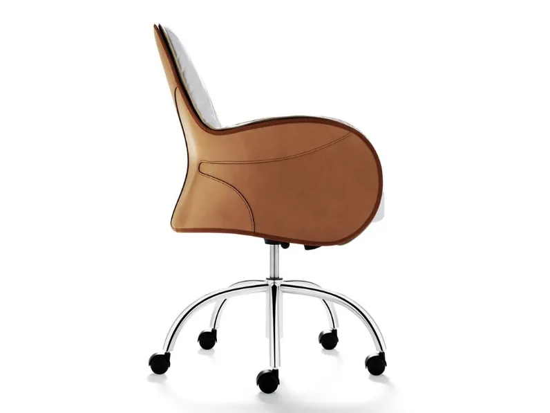 Sedia imbottita Serbelloni in tessuto con schienale in cuoio di De Padova