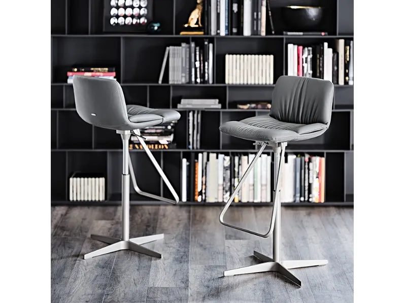 Sgabello in acciaio inox con rivestimento in pelle Axel di Cattelan Italia