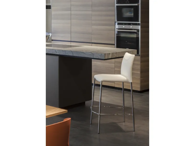 Sgabello impilabile in vera pelle Belle SGF di Ambiance Italia