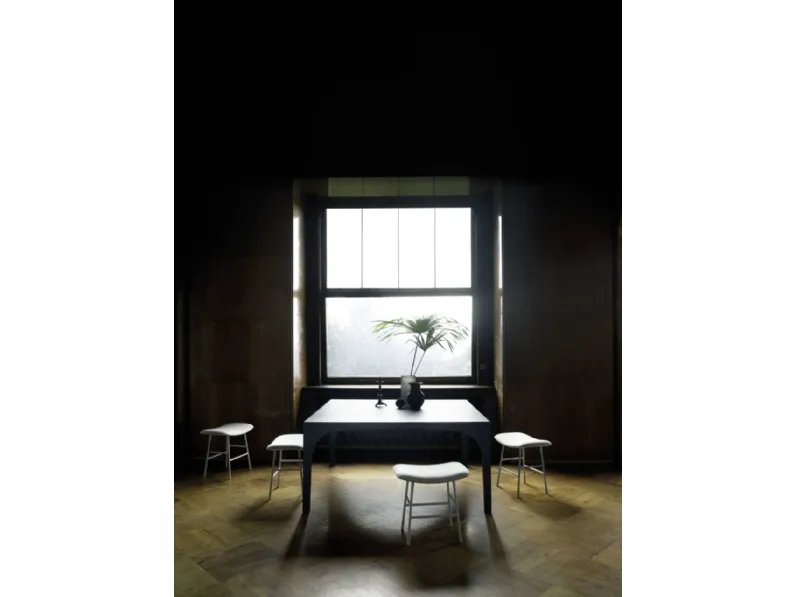 Sgabello Hinge in tessuto con struttura in metallo di Living Divani