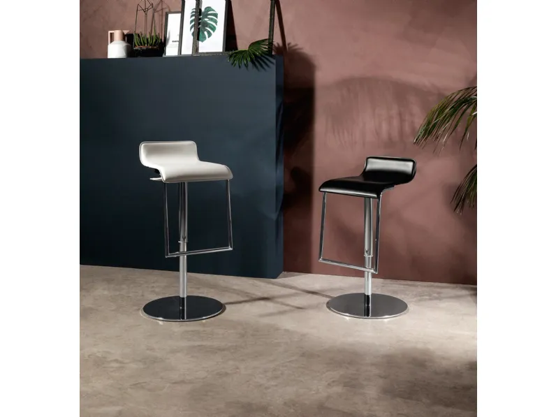 Sgabello in cuoio Milano di Tonin Casa