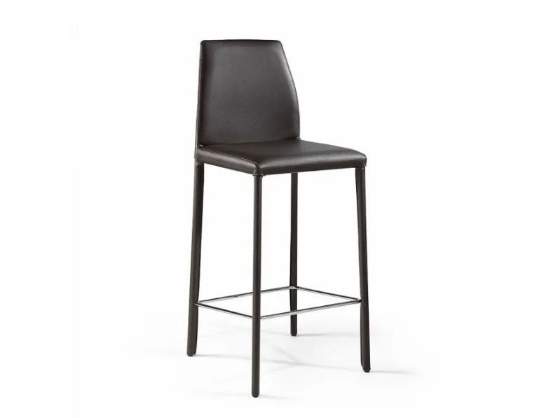 Sgabello Moa rivestito in pelle con poggiapiedi cromato di Julia Arredo Cuoio