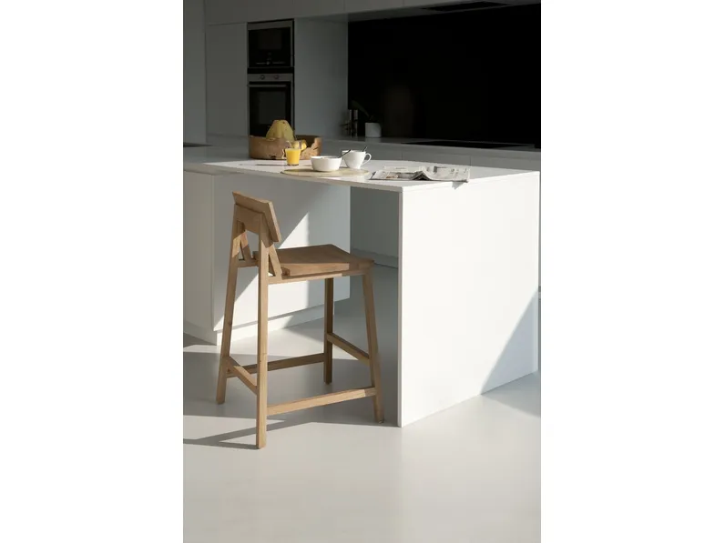 Sgabello in rovere N di Ethnicraft