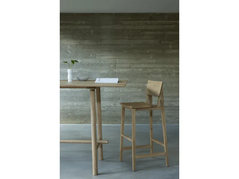 Sgabello in rovere N di Ethnicraft