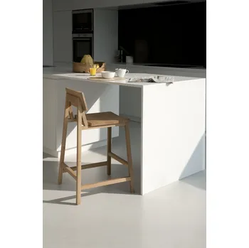 Sgabello in rovere N di Ethnicraft