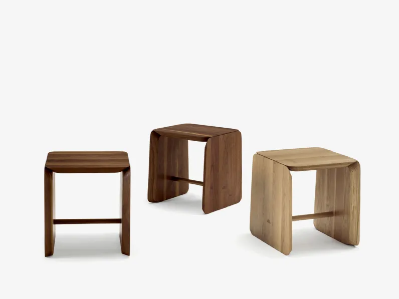 Sgabello Tak interamente realizzato in legno massello di Riva1920