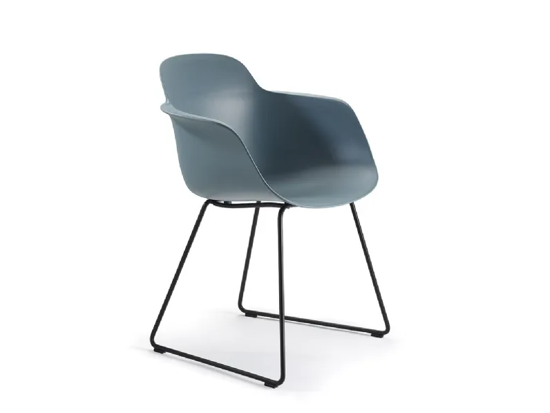 Sedia Sicla Sled con scocca in polipropilene e base a slitta in acciaio di Infiniti