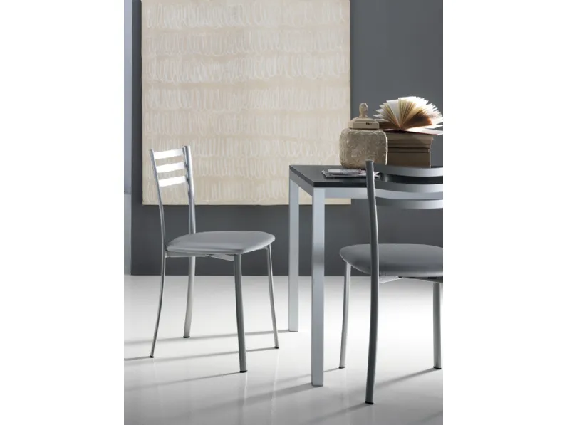 Sedia Speedy in metallo con seduta in tessuto imbottito di Scavolini