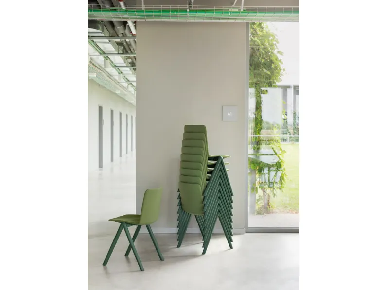 Sedia impilabile Stack Imbottita di Midj