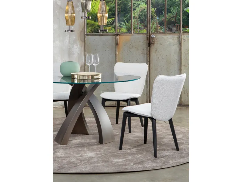 Sedia Tender rivestita in tessuto di Tonin Casa