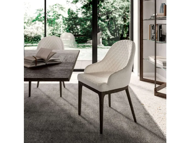 Sedia con braccioli Thelma di Ozzio