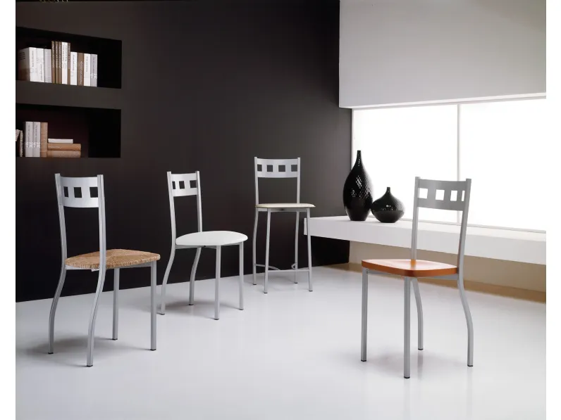 Sedia e Sgabello moderni con struttura in metallo curvato Titti di Gipi Le Sedie