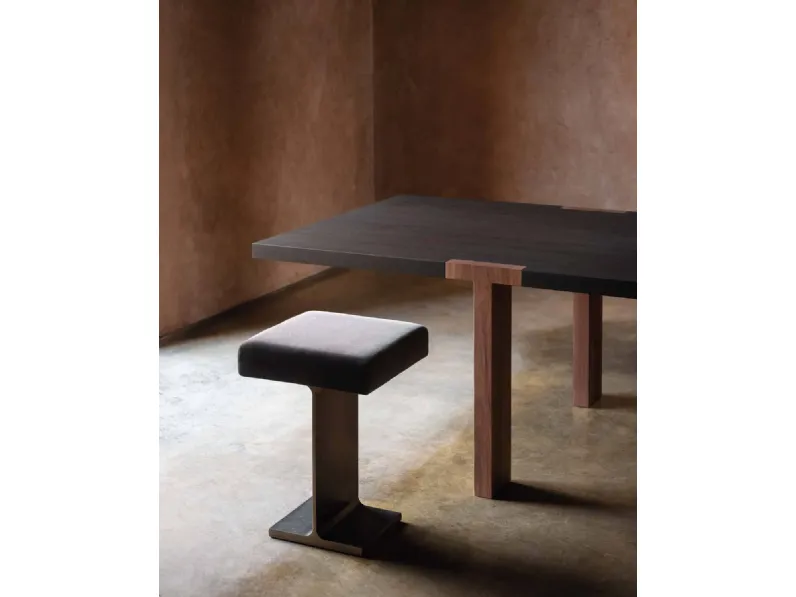 Sgabello Trono in tessuto imbottito di Tacchini