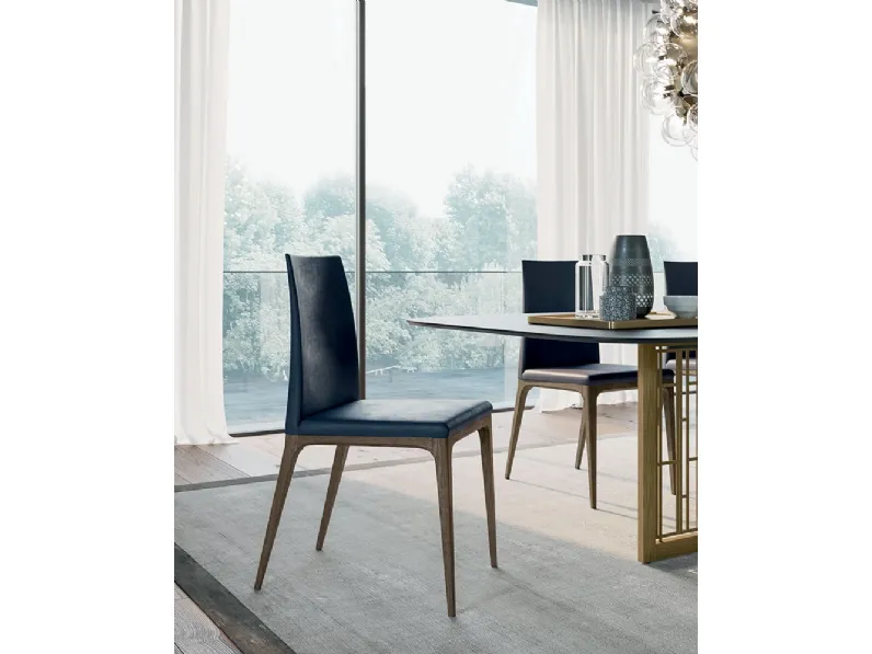 Sedia Wendy in pelle con struttura in legno senza braccioli di Dall'Agnese