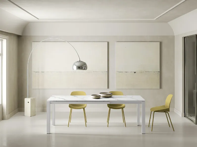 Tavolo Account con top in ceramica di Stones