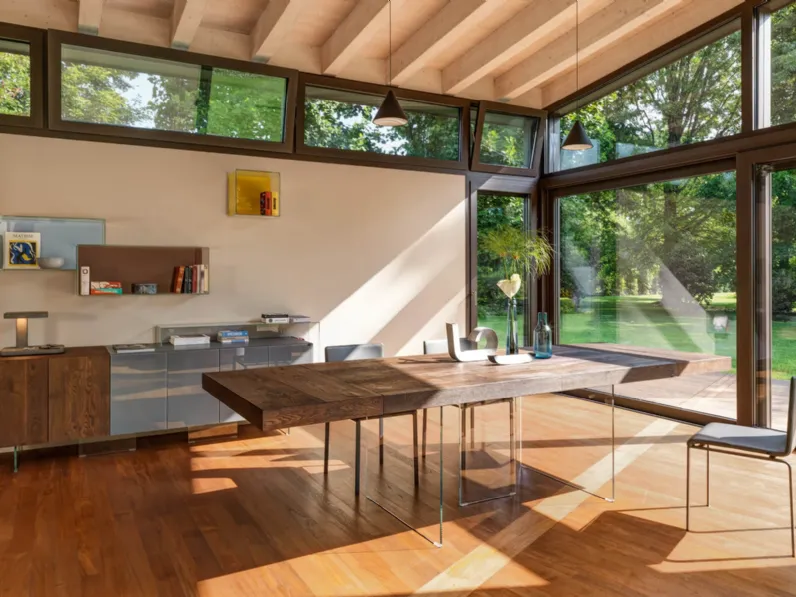 Tavolo Air Allungabile 2180 in legno su gambe in cristallo di Lago