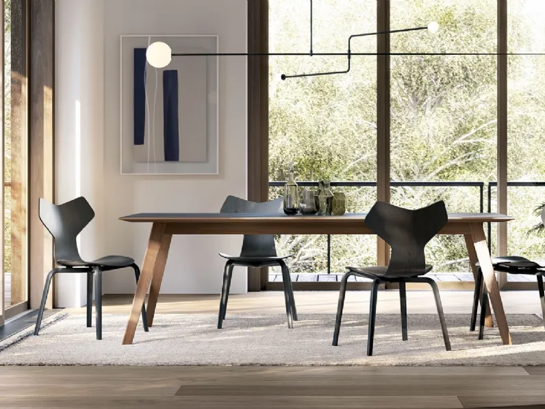 Tavolo Aise finitura legno Walnut e Fenix Top Nero di Treku