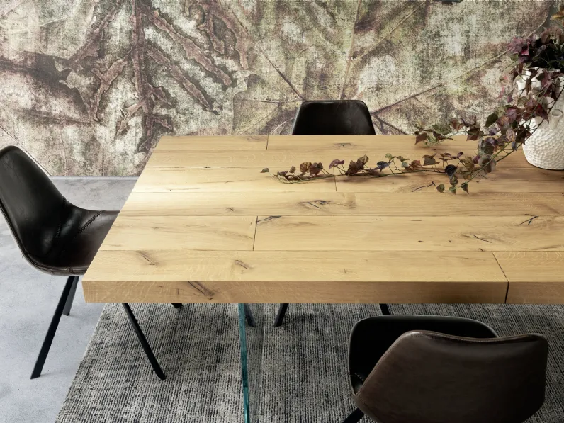 Tavolo con gambe in vetro e piano in legno Ice di Alta Corte