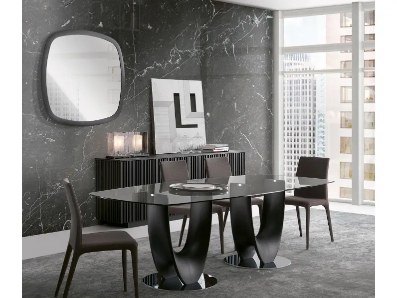 Tavolo Axis con top in vetro e base in legno massello di Pacini e Cappellini