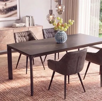 Tavolo Bari in pietra sinterizzata di Kare Design