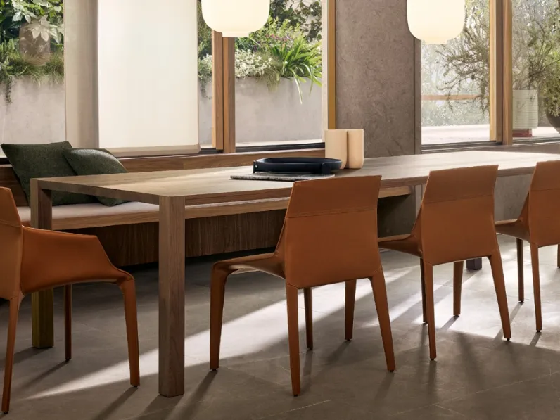 Tavolo in massello di noce canaletto Blade di Poliform