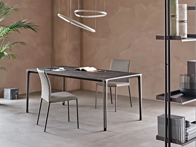 Tavolo con piano in ceramica effetto marmo Boulevard Keramik di Cattelan Italia