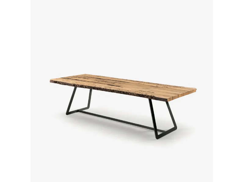 Tavolo Calle Briccola in legno massello di Briccola a liste accostate con bordi naturali con struttura in ferro di Riva1920