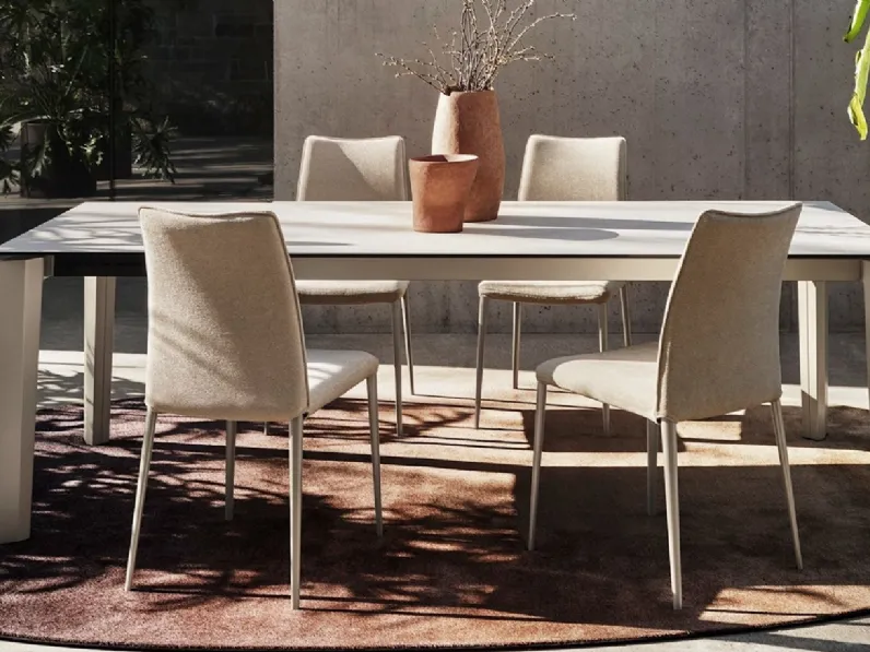 Tavolo Delta in ceramica di Calligaris