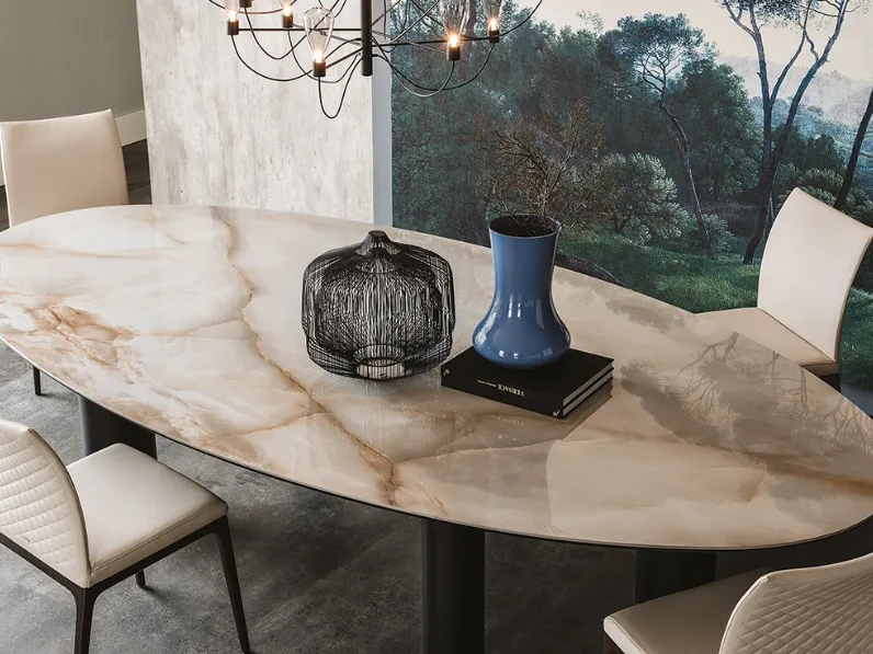 Tavolo con gambe in acciaio verniciato titanio e piano ovale in ceramica Roll Keramik di Cattelan Italia