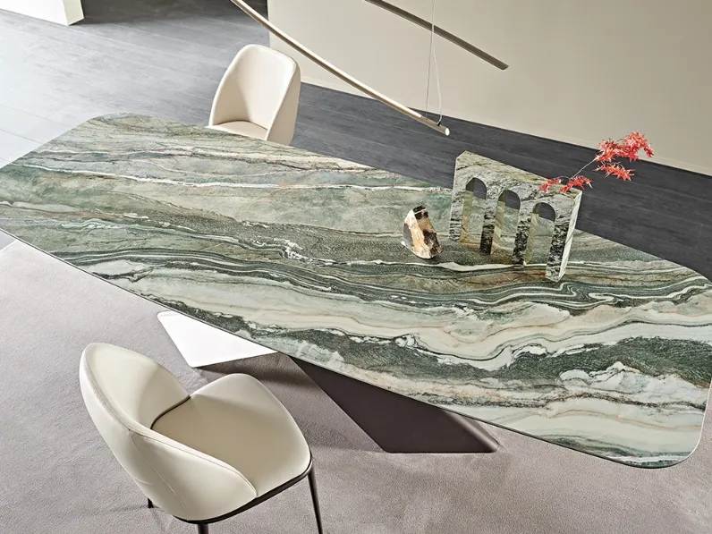 Tavolo con base in metallo e piano in ceramica Tyron Keramik di Cattelan Italia
