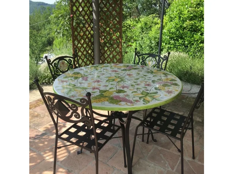 Tavolo Limoni e Uva in ceramica di Caltagirone e pietra lavica 02 di Alemanna