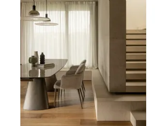 Il tavolo Cile di Bizzotto unisce design contemporaneo e funzionalità per arredare con stile.