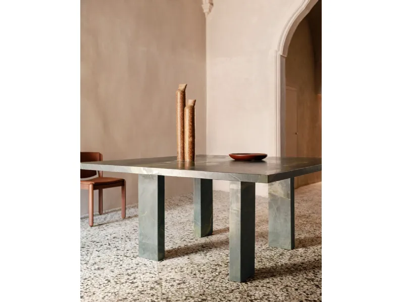Tavolo Clockwise in marmo di Tacchini