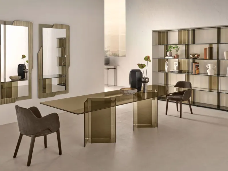 Tavolo Corner con top in vetro e basi in vetro curvato di Fiam