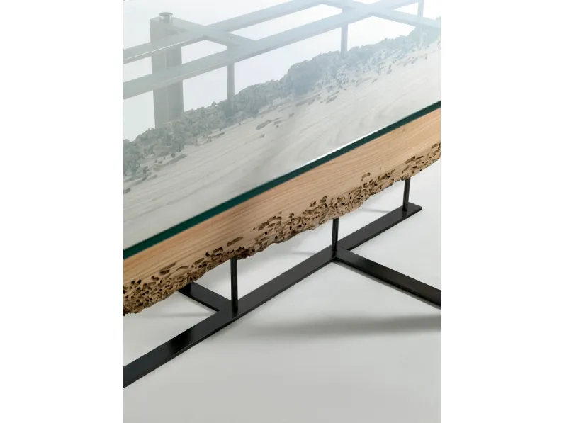 Tavolo Cornice con top in vetro e struttura composta da una cornice in ferro che contiene una o più assi di legno massello di Riva1920