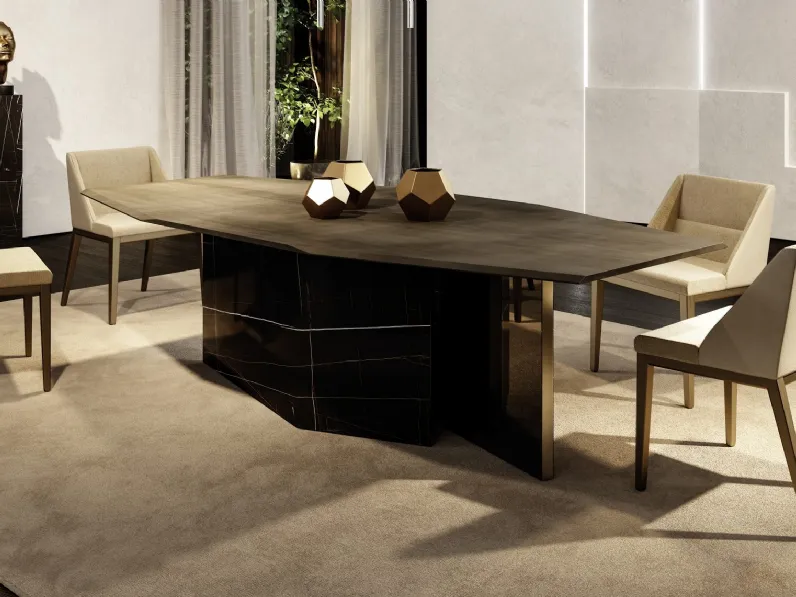 Tavolo ottagonale in legno con base rivestita a specchio e MarmoReflex e top in finitura ottone dark Cubitum 72 di Reflex