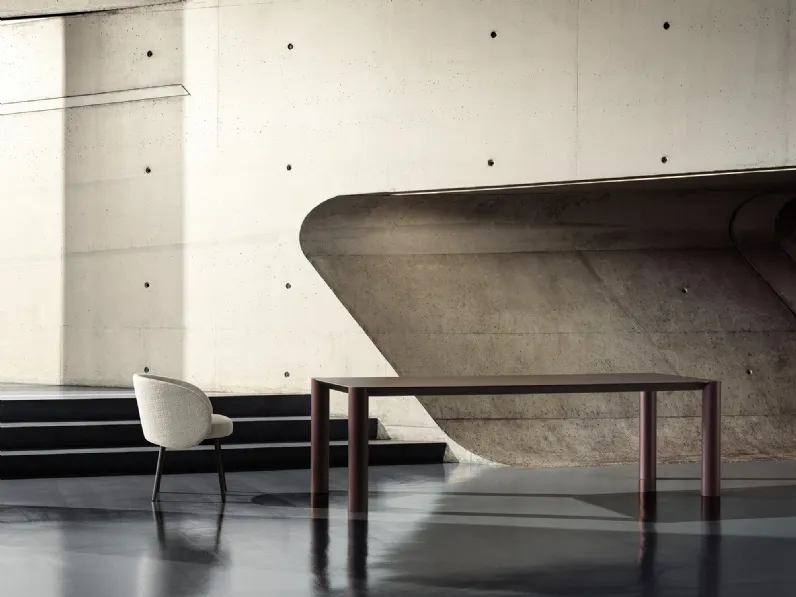 Tavolo Cyclop in legno laccato di Frigerio