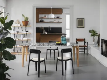 Il tavolo in marmo Decapo di Miniforms è un capolavoro di design e eleganza.