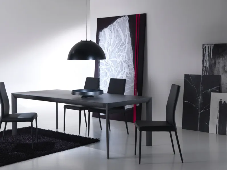 Tavolo allungabile Roma in cristallo verniciato con struttura in alluminio di Dexo