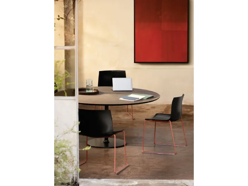 Tavolo rotondo Dizzie di Arper