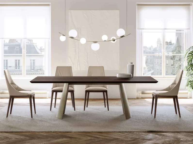 Tavolo Dorian con top in legno di Eforma