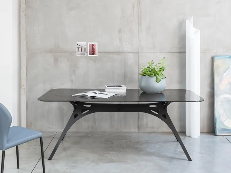 Tavolo Eiffel con top in vetro di Pezzani